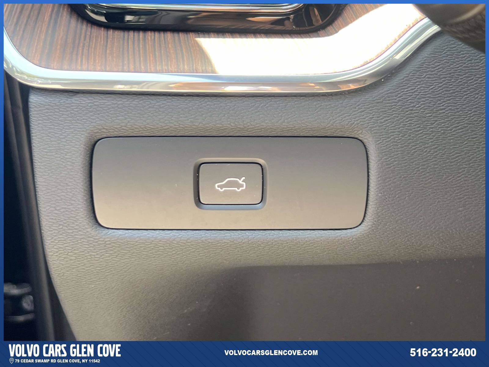 Used 2024 Volvo XC60 B5 Plus AWD/4WD image 19