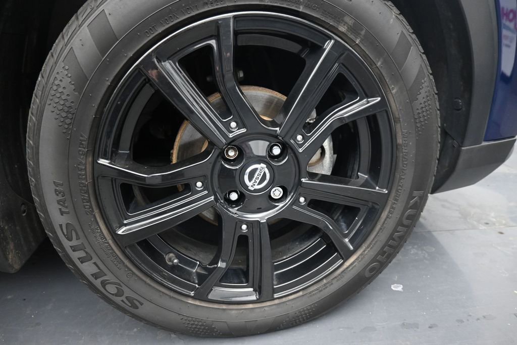 Used 2020 Nissan Kicks SR w/ SR Premium Package FWD image 11
