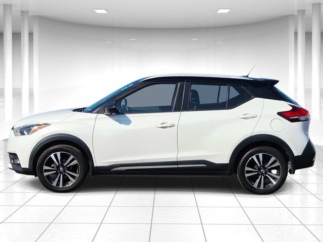 Used 2019 Nissan Kicks SR w/ SR Premium Package FWD image 2