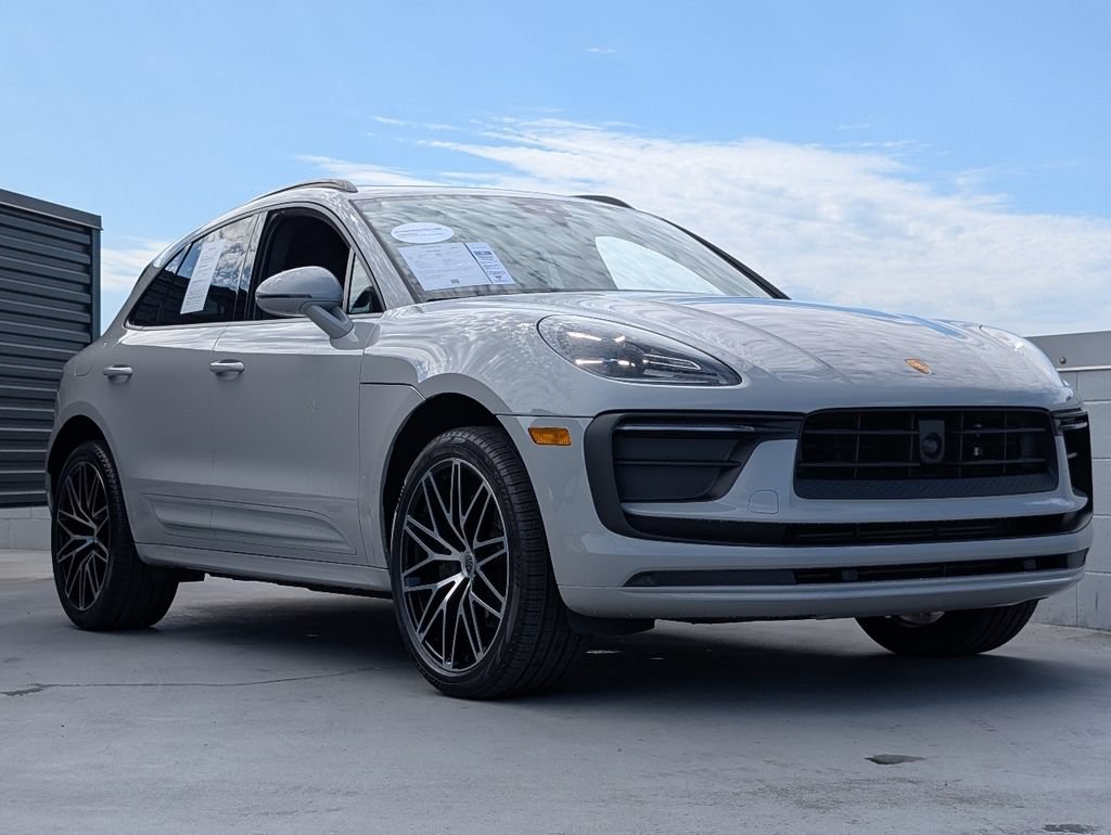 Certified 2025 Porsche Macan AWD/4WD image 25