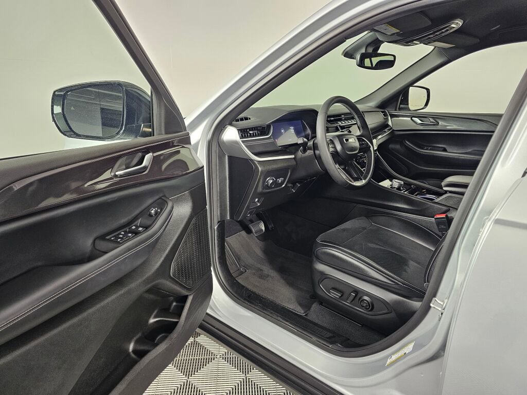 Used 2023 Jeep Grand Cherokee L Laredo AWD/4WD image 17