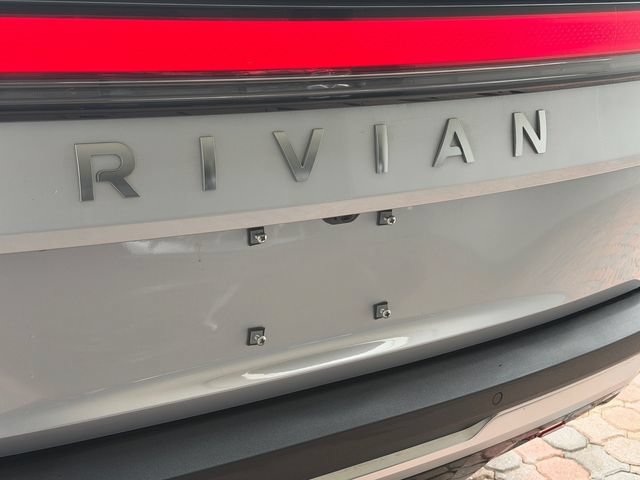 Used 2025 Rivian R1S Adventure AWD/4WD image 9