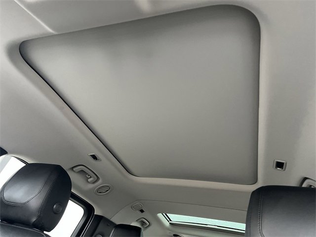 Used 2024 Land Rover Defender 130 S image 3