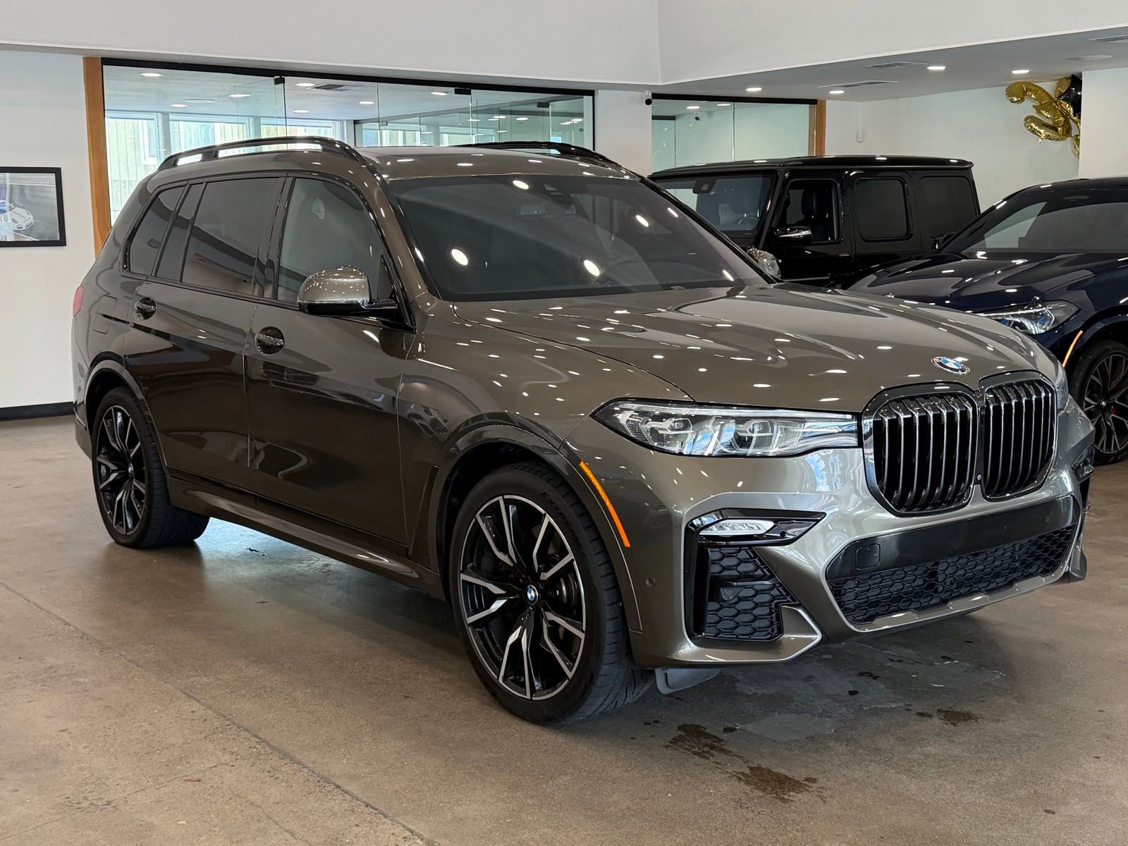 Used 2022 BMW X7 xDrive40i w/ M Sport Package image 2