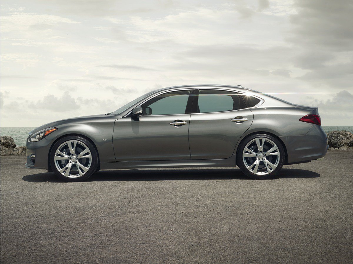 Used 2017 INFINITI Q70 3.7 w/ Sport Package