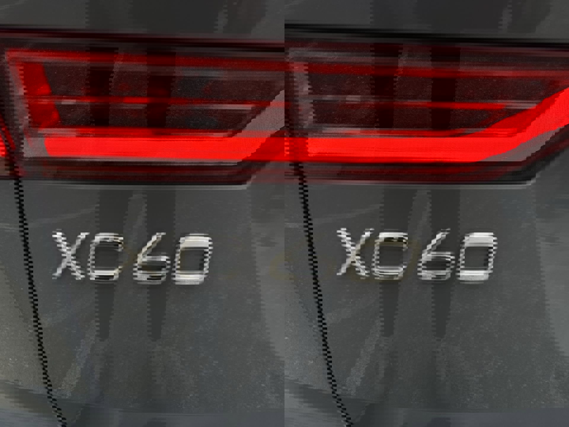 Used 2024 Volvo XC60 T8 Plus w/ Climate Package image 33