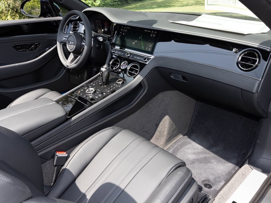 Used 2025 Bentley Continental GTC AWD/4WD image 4