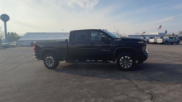 Used 2024 Chevrolet Silverado 2500 Custom w/ Custom Value Package image 2