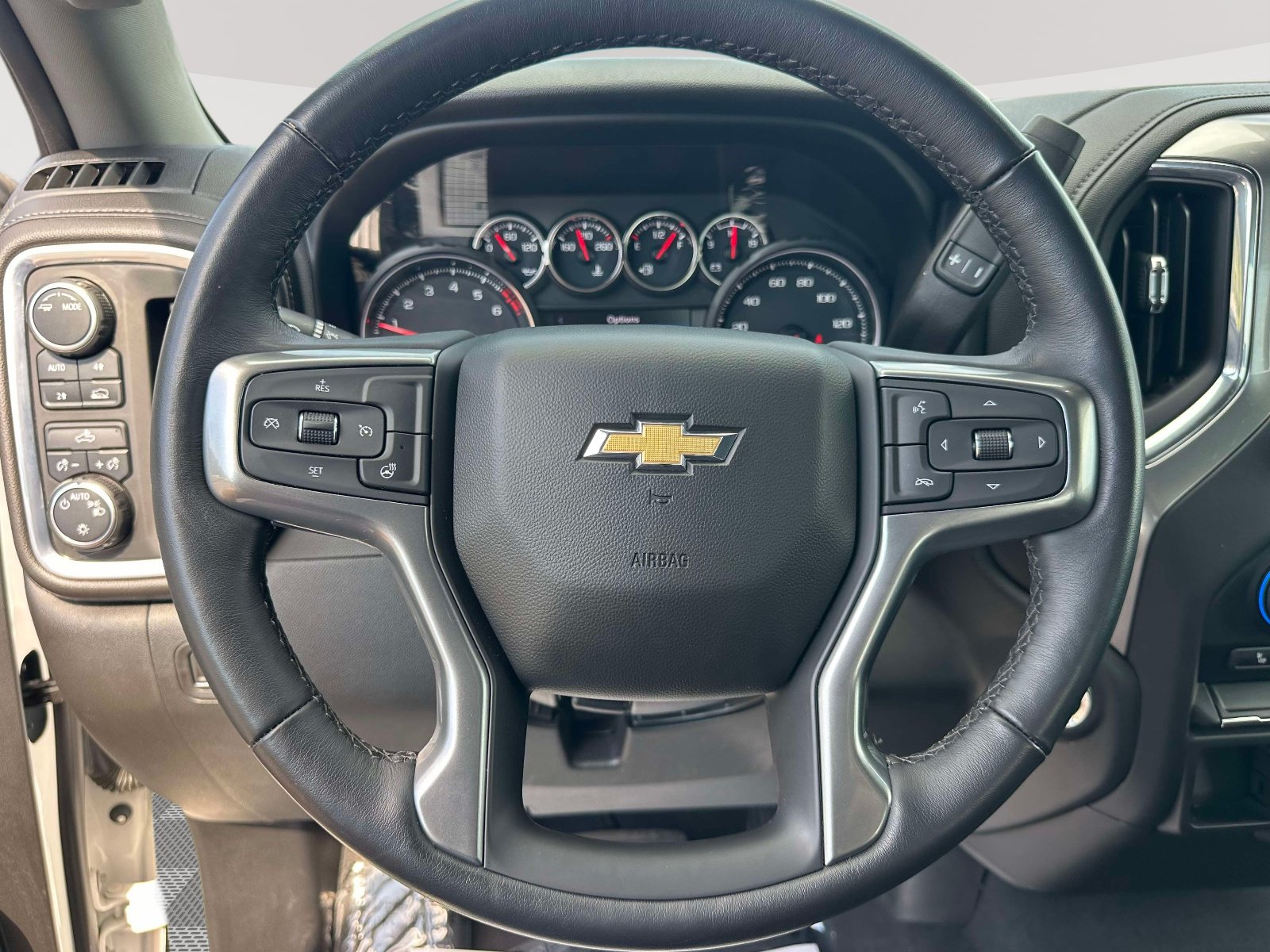 Used 2022 Chevrolet Silverado 1500 LT AWD/4WD image 13