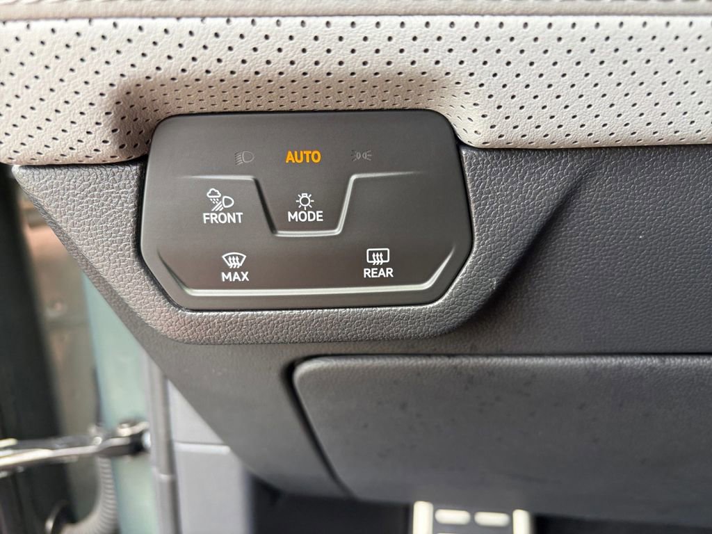 Certified 2025 Volkswagen Atlas Peak Edition SE AWD/4WD image 21