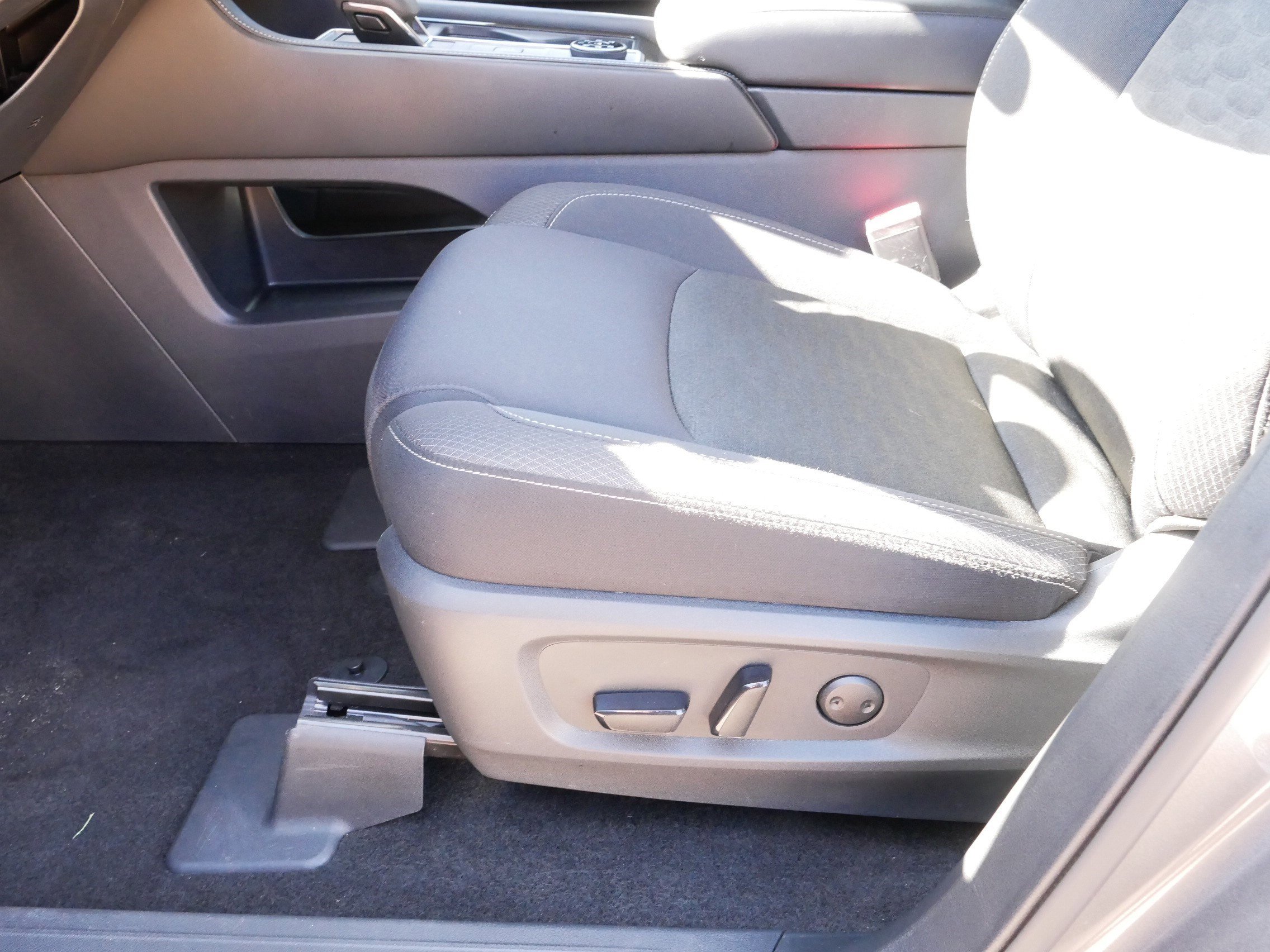 Used 2025 Nissan Pathfinder SV image 20