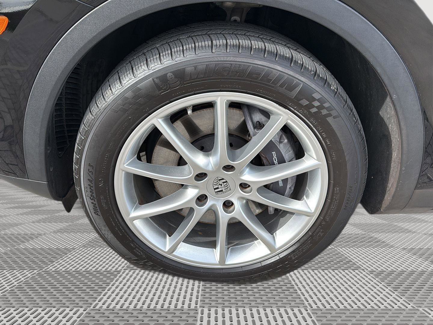 Used 2021 Porsche Cayenne image 9