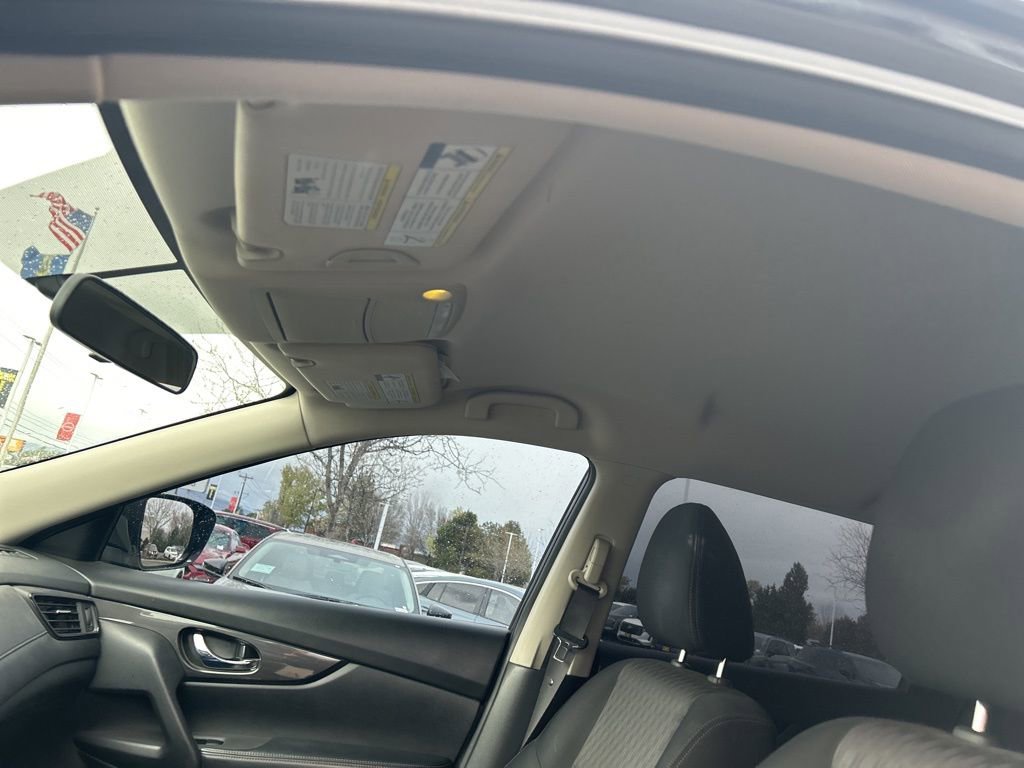 Used 2017 Nissan Rogue S w/ S Appearance Package image 9