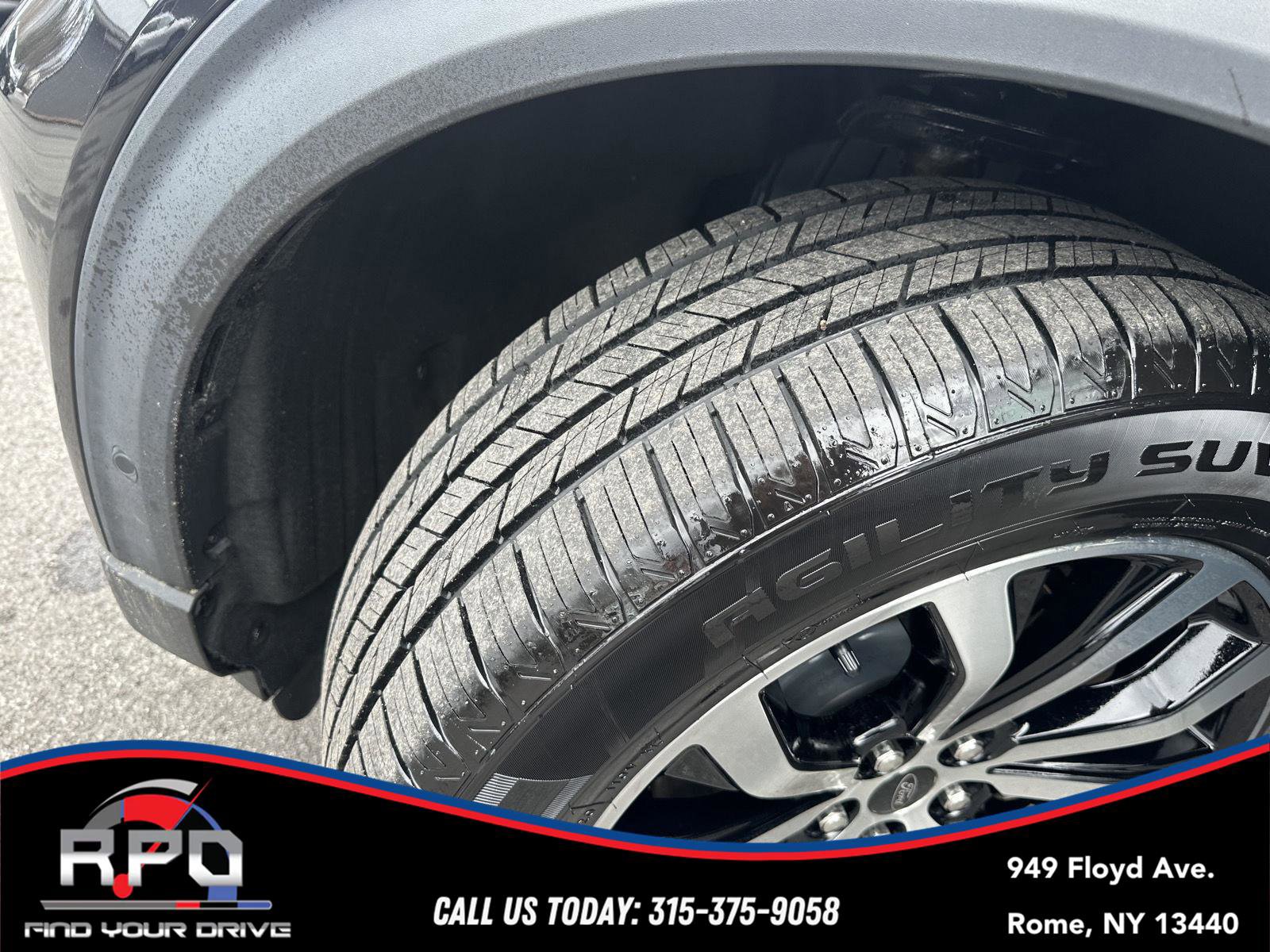 Used 2020 Ford Explorer ST w/ Premium Technology Package image 10