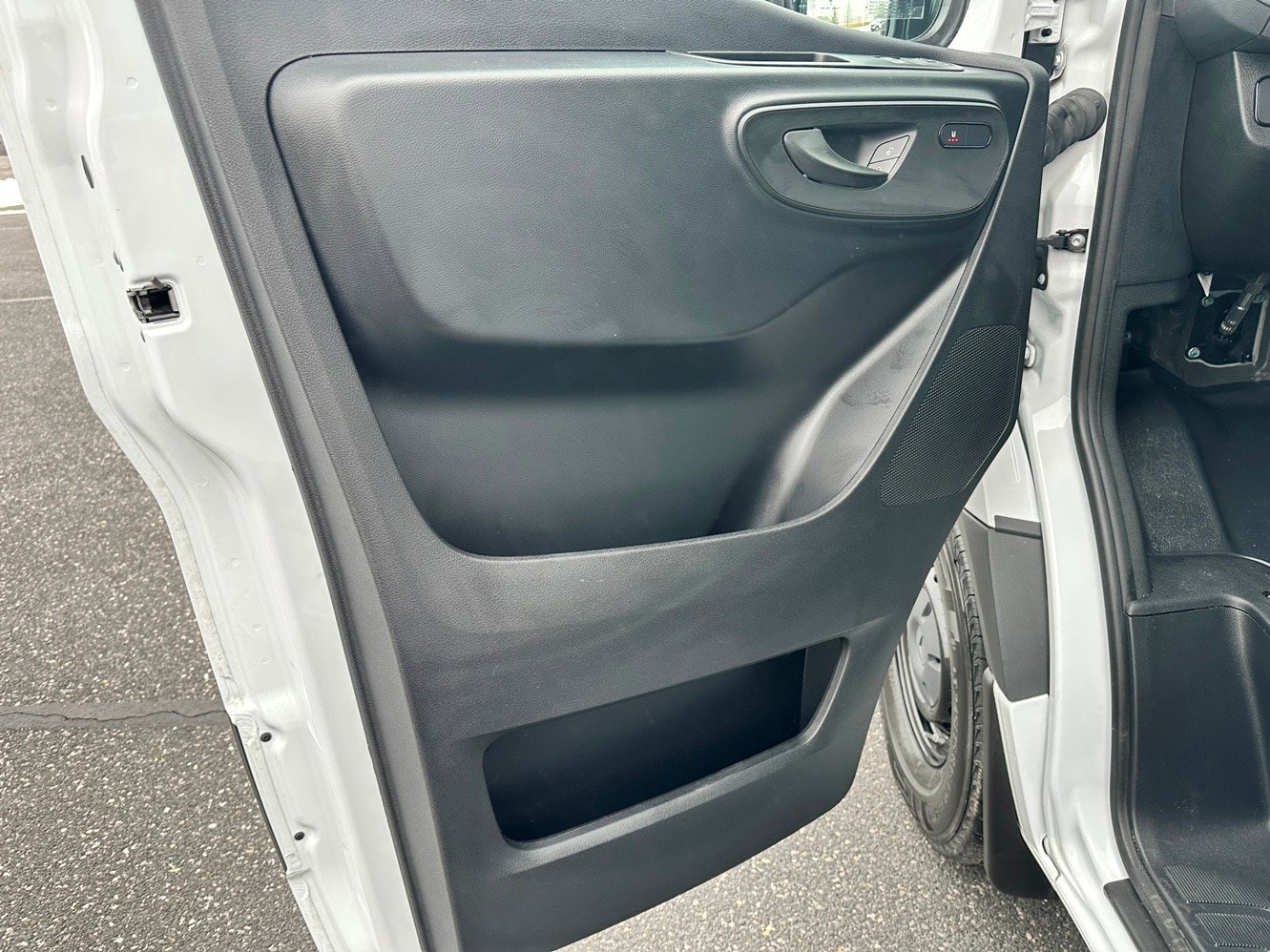 Used 2025 Mercedes-Benz Sprinter 2500 image 15