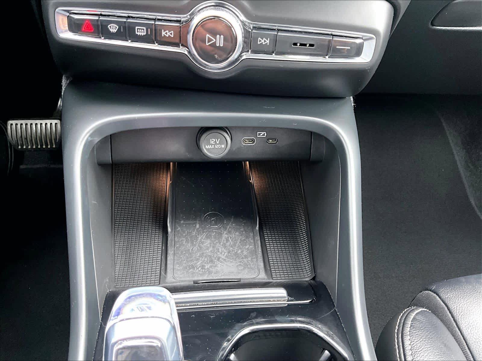 Used 2023 Volvo XC40 B5 Ultimate AWD/4WD image 36
