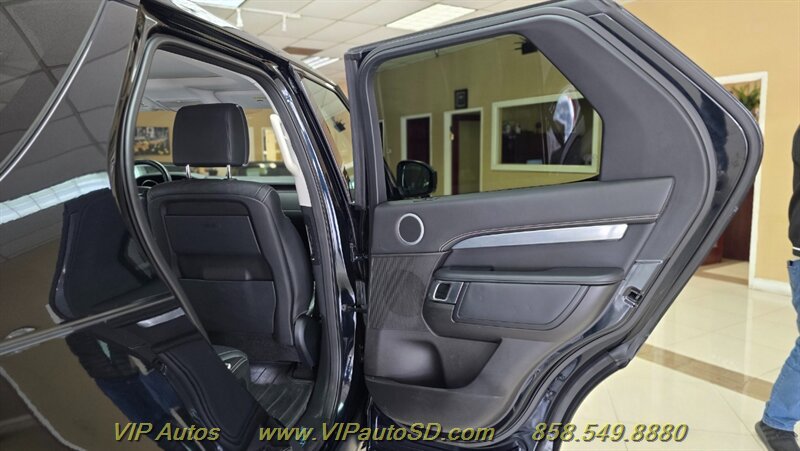 Used 2017 Land Rover Discovery First Edition AWD/4WD image 19