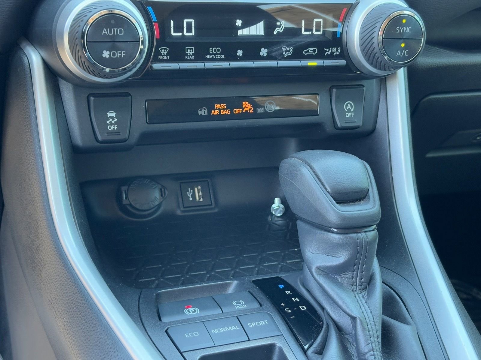 Used 2024 Toyota RAV4 XLE image 26