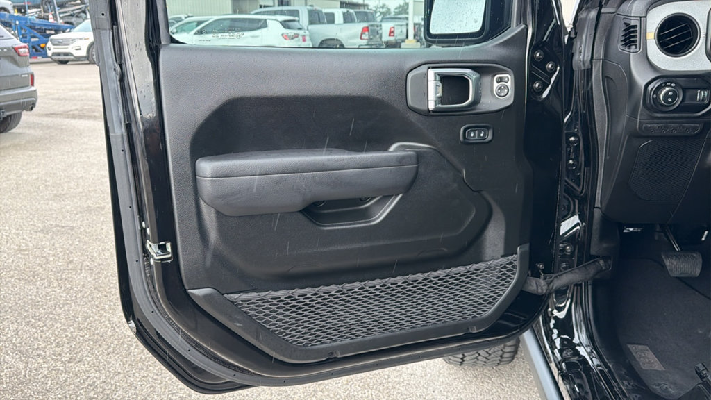 Used 2025 Jeep Gladiator Sport AWD/4WD image 11