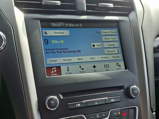 Used 2018 Ford Fusion SE w/ Fusion SE Technology Package FWD image 18