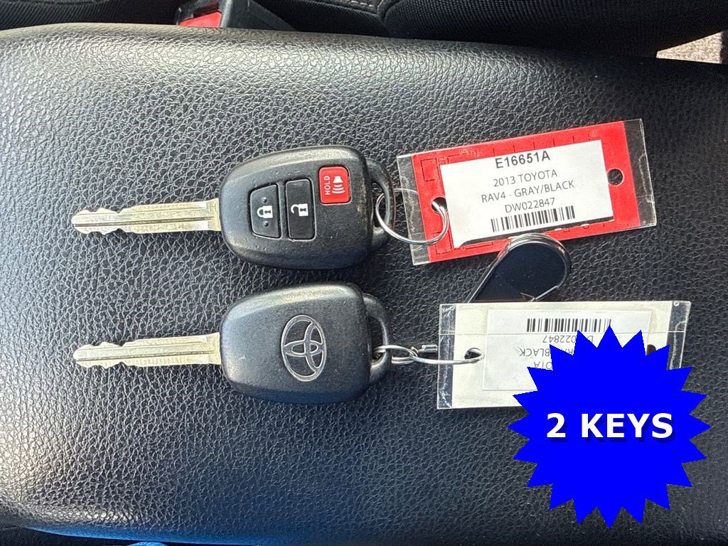 Used 2013 Toyota RAV4 XLE AWD/4WD image 4