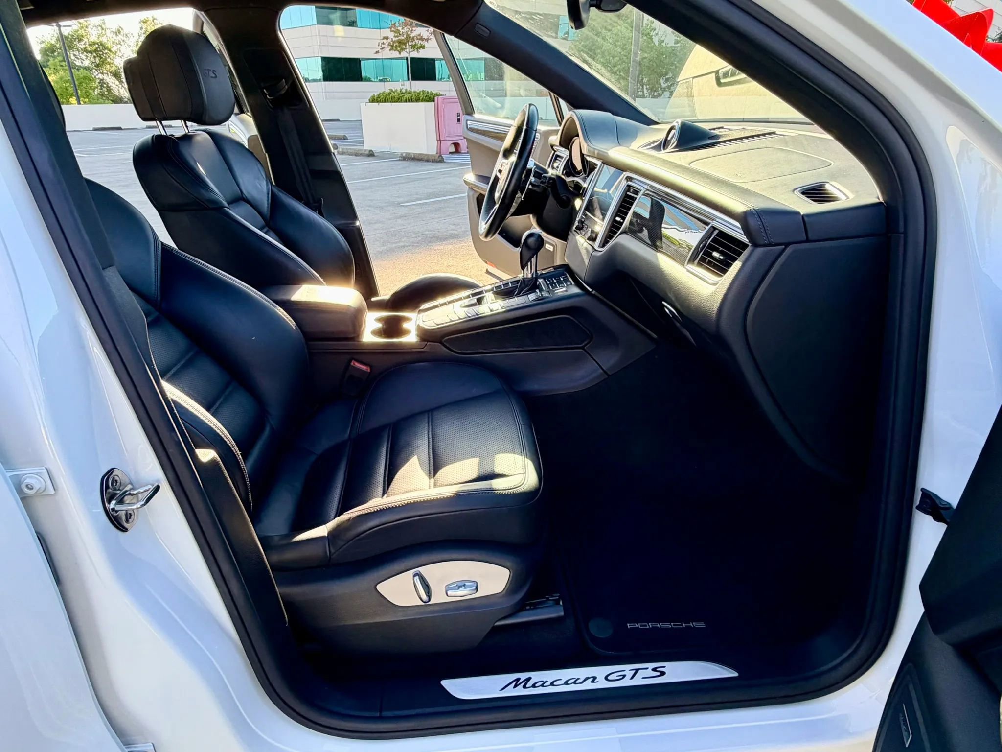 Used 2017 Porsche Macan GTS AWD/4WD image 18