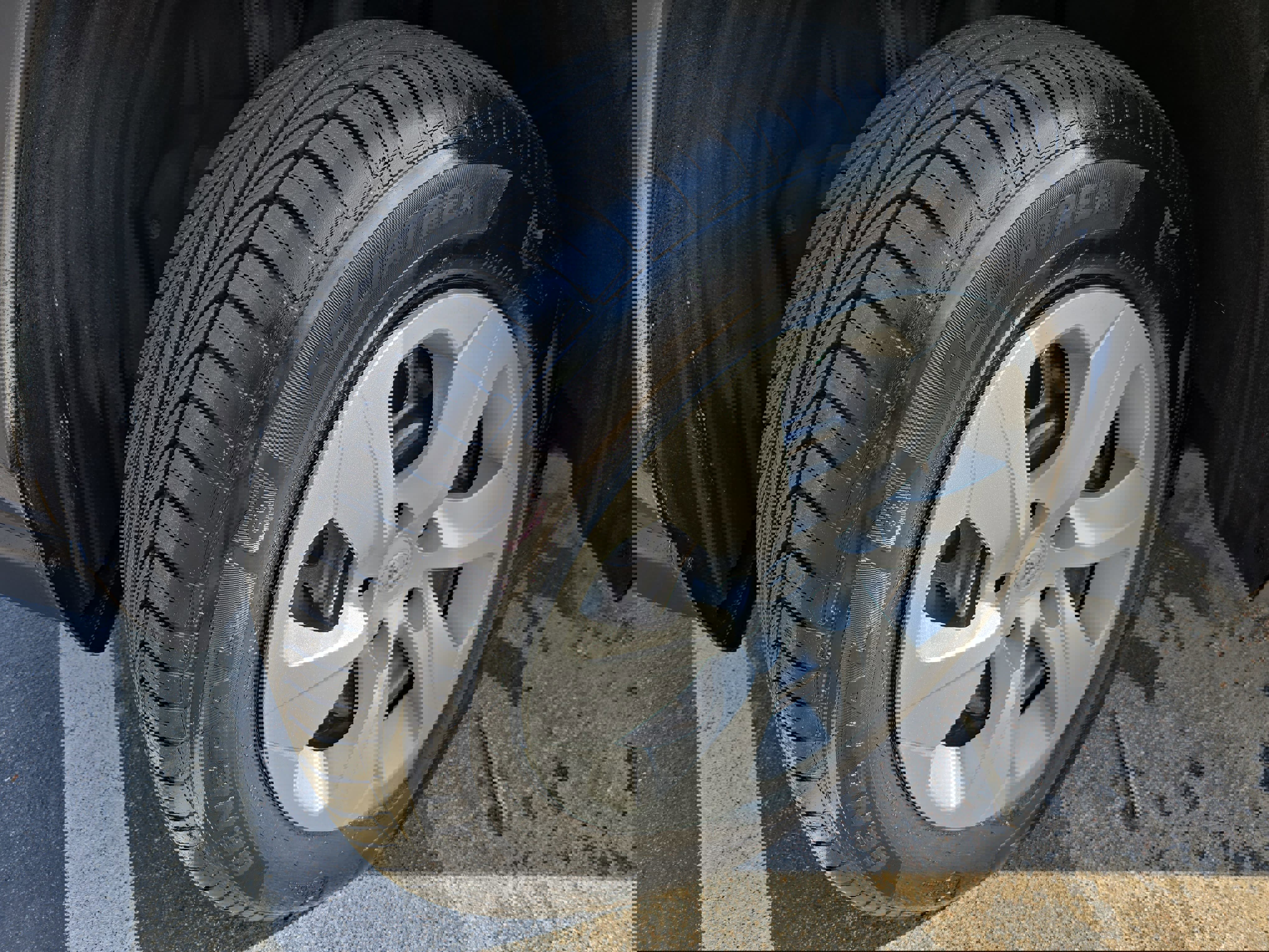 Used 2023 Toyota RAV4 LE image 28