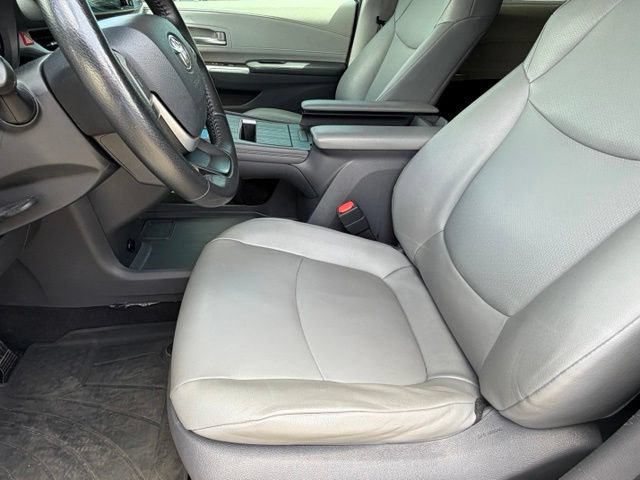 Used 2021 Toyota Sienna XLE AWD/4WD image 14