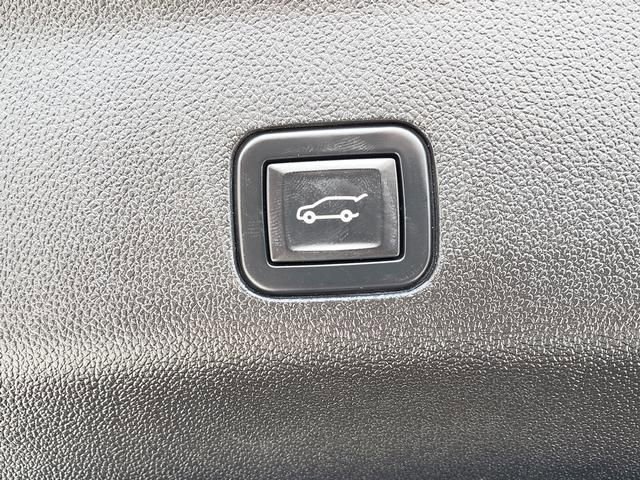 Used 2021 Cadillac Escalade Premium Luxury w/ Performance Package AWD/4WD image 11