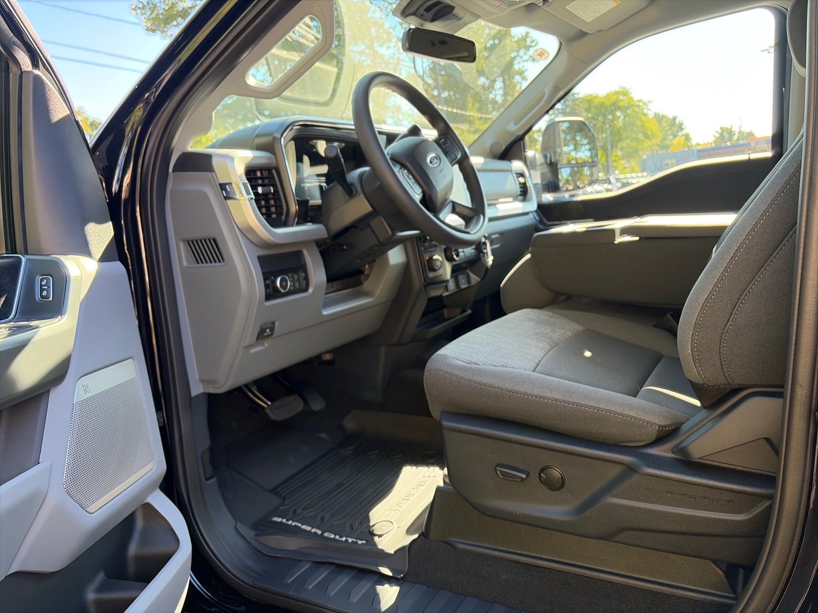 New 2026 Ford F250 XLT w/ XLT Premium Package AWD/4WD image 9