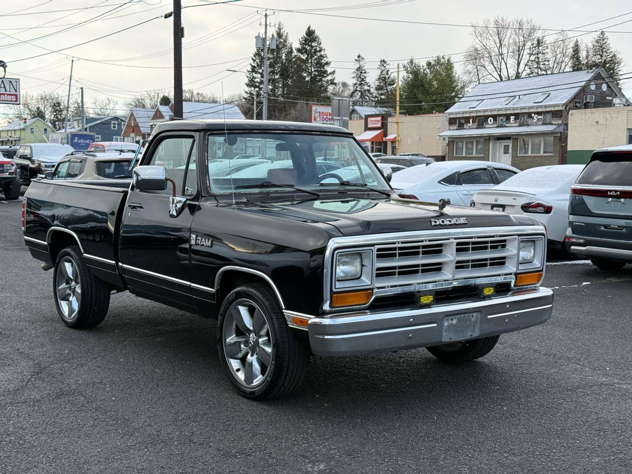 Used 1989 Dodge D/W Truck 100 RWD image 2