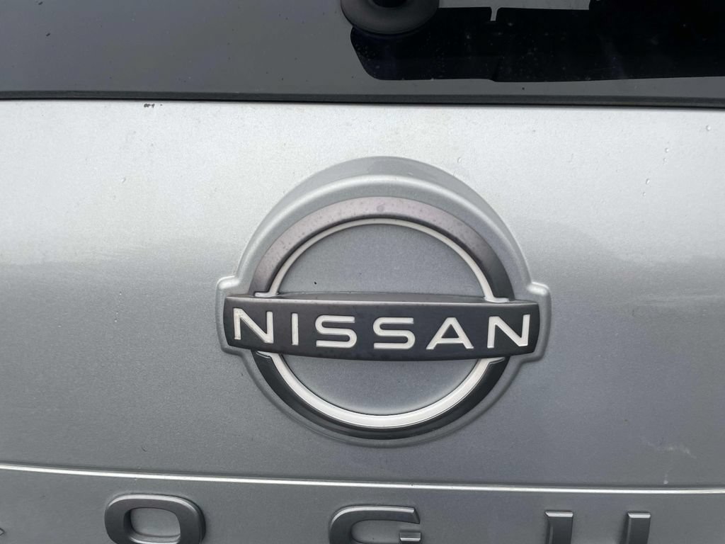 Used 2024 Nissan Rogue SV AWD/4WD image 14