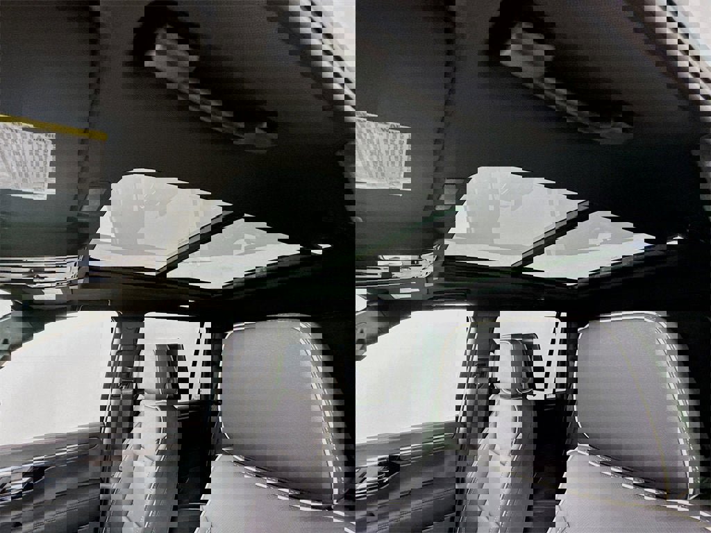 New 2025 Chevrolet Suburban Premier image 18