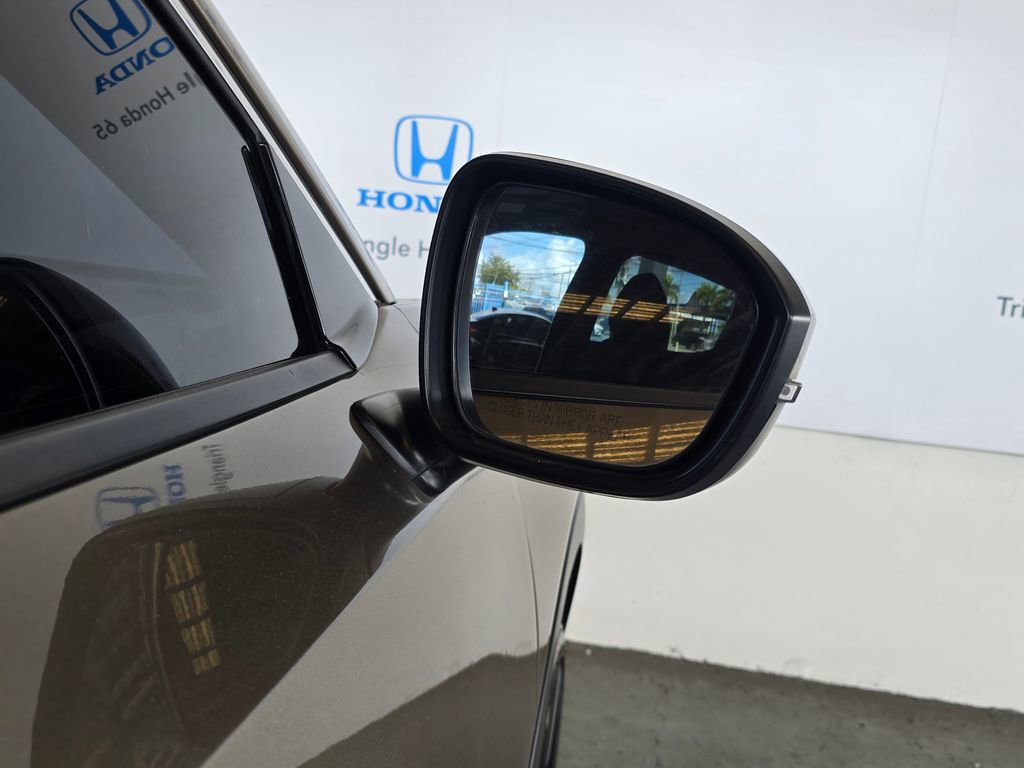 Used 2025 Nissan Kicks SR FWD image 54