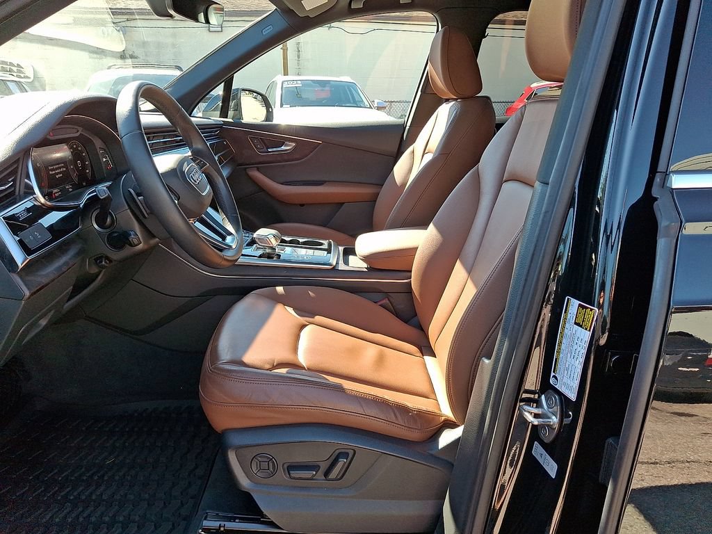 Used 2023 Audi Q7 2.0T Premium w/ Convenience Package AWD/4WD image 14