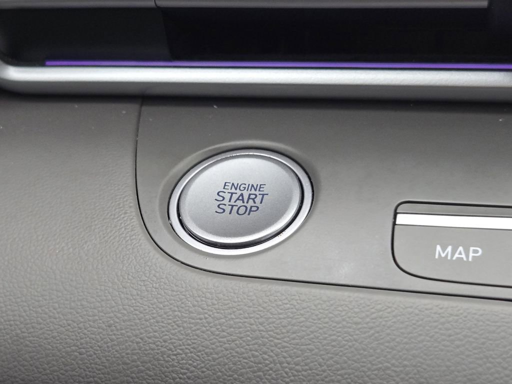 Used 2024 Hyundai Elantra SEL image 25