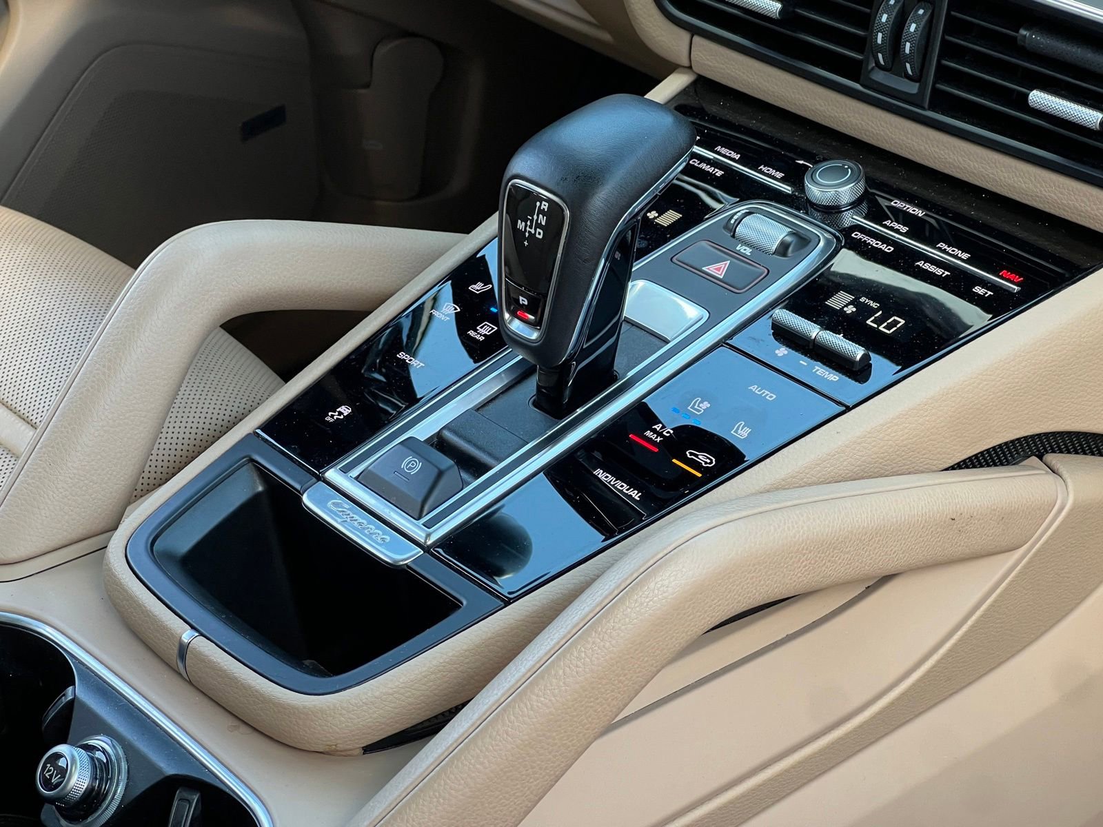 Certified 2022 Porsche Cayenne AWD/4WD image 34