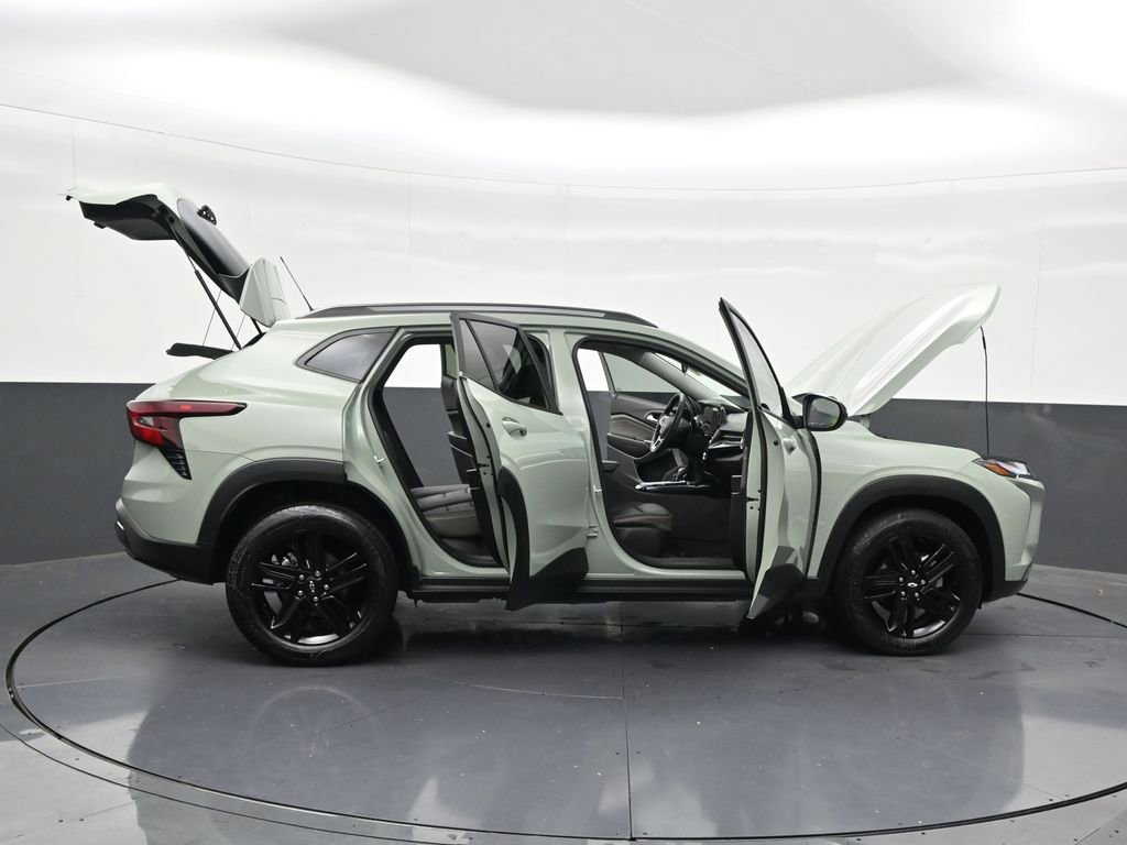 Used 2025 Chevrolet Trax ACTIV w/ Sunroof Package FWD image 33