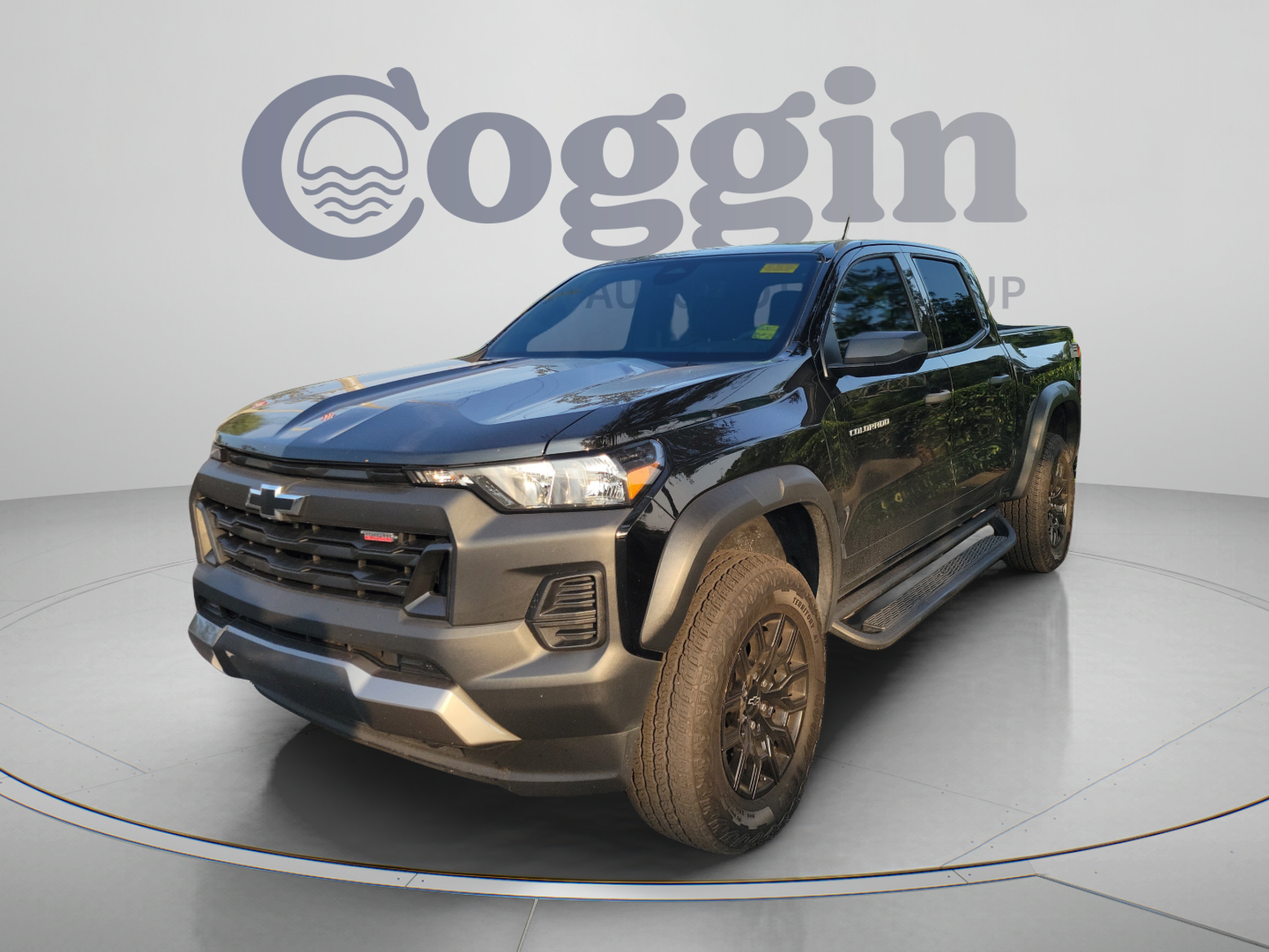 Used 2024 Chevrolet Colorado Trail Boss w/ Advanced Trailering Package AWD/4WD image 1