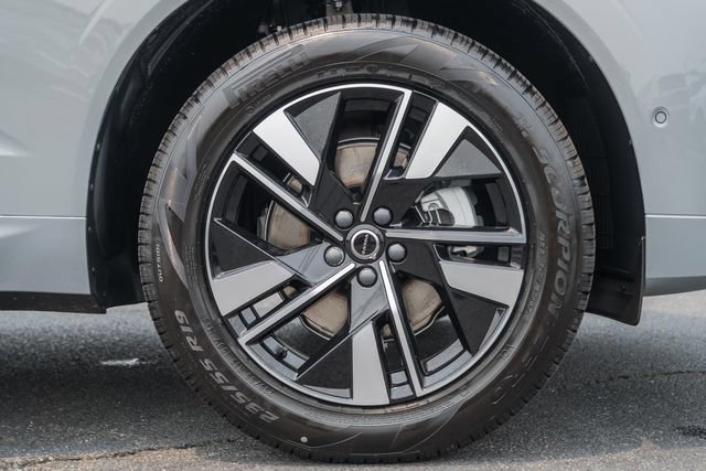 New 2026 Volvo XC60 B5 Plus w/ Protection Package Premier AWD/4WD image 18