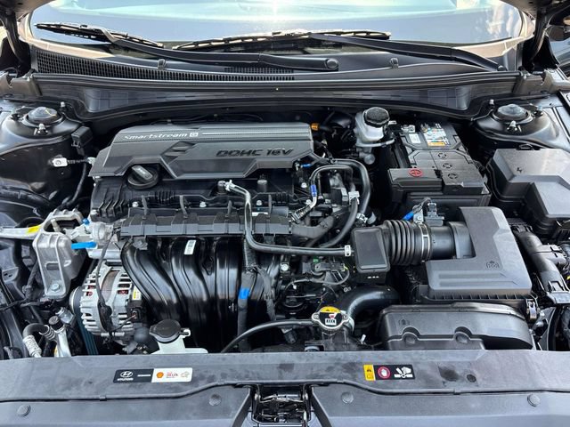 Used 2025 Hyundai Elantra SE FWD image 32