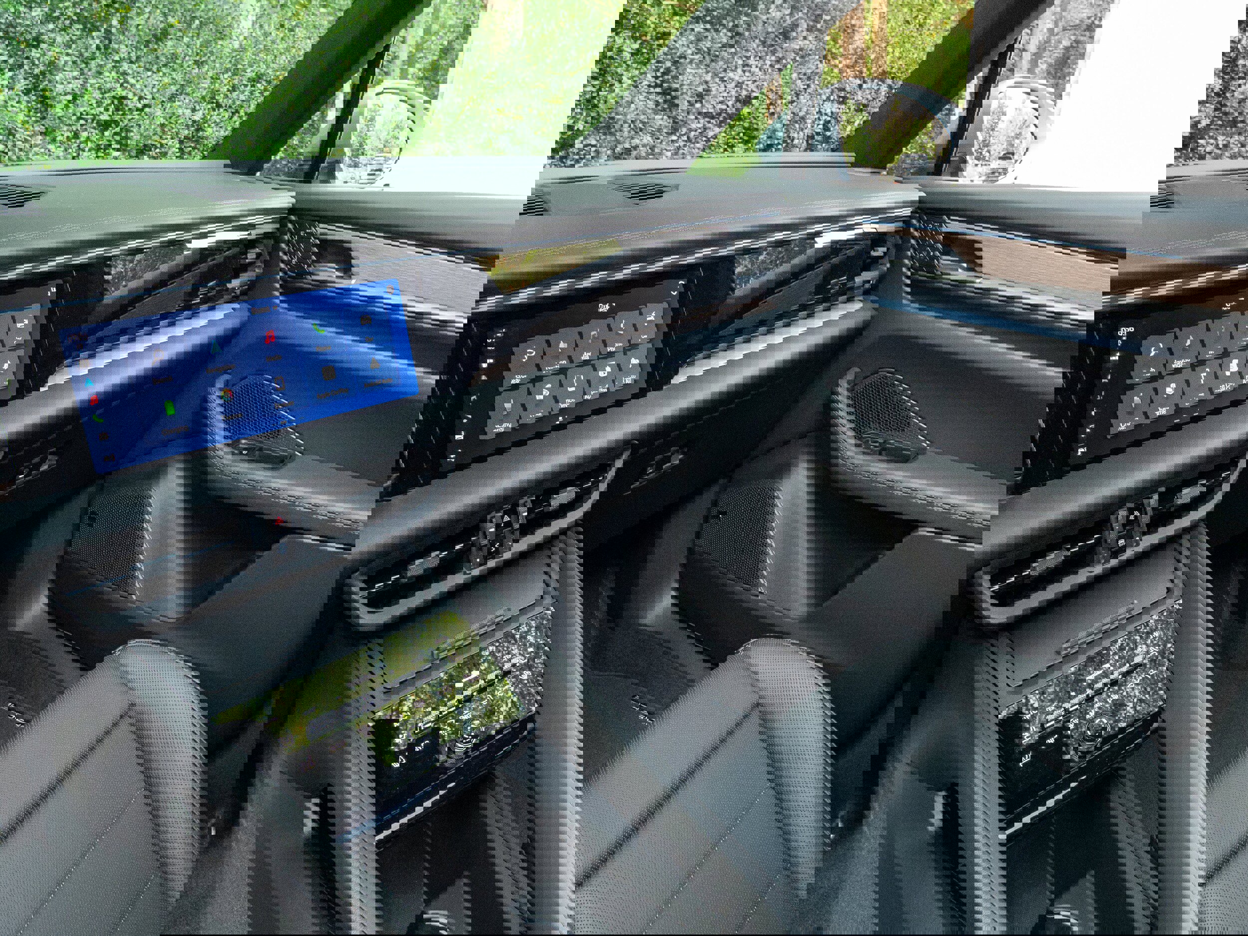 New 2025 Porsche Macan 4S Electric image 17