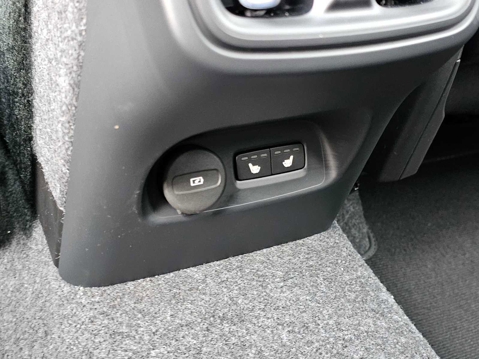 New 2025 Volvo XC40 B5 Ultra w/ Climate Package image 21