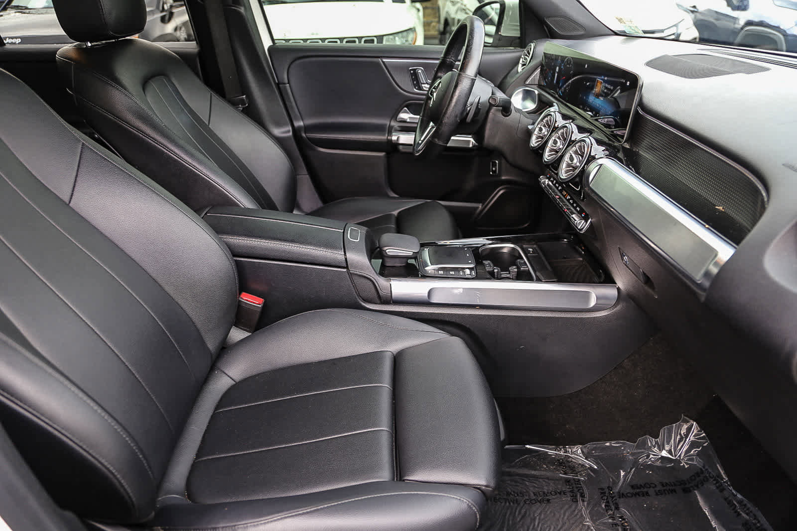 Used 2021 Mercedes-Benz GLB 250 w/ Premium Package image 16