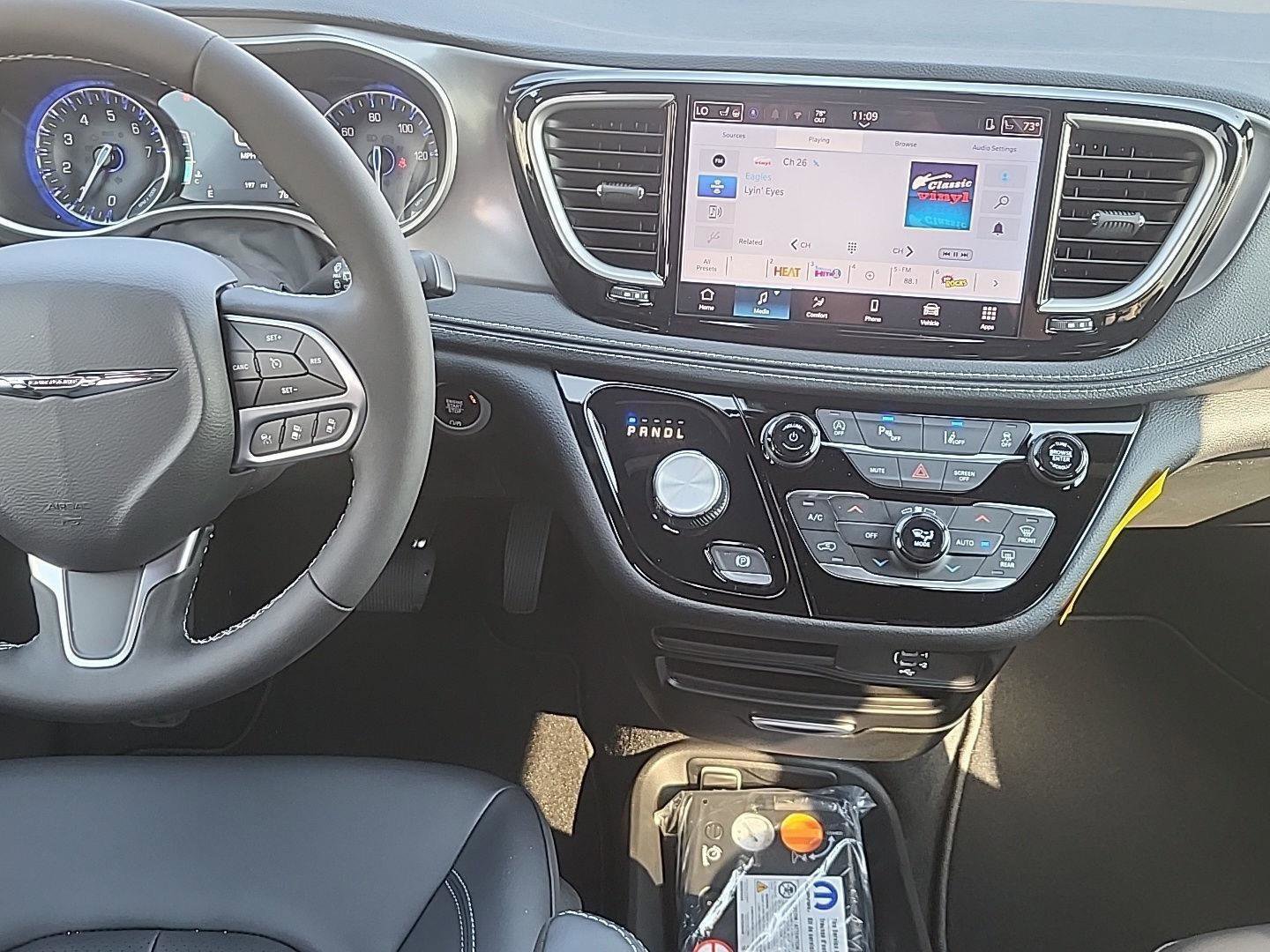 New 2026 Chrysler Pacifica Select image 13