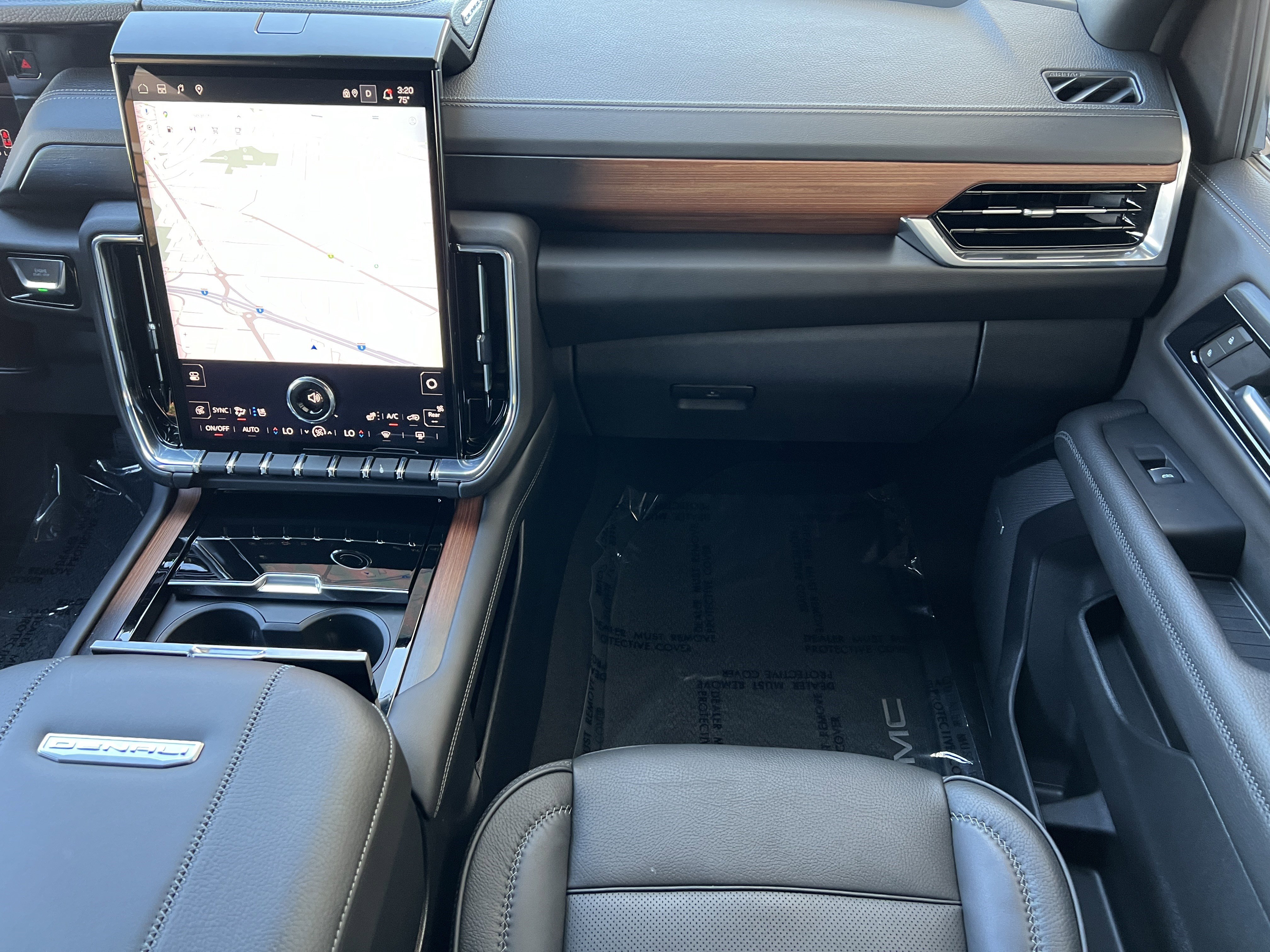 Used 2025 GMC Yukon XL Denali image 40