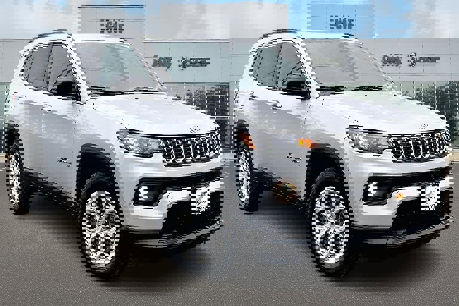 Used 2024 Jeep Compass Latitude image 23