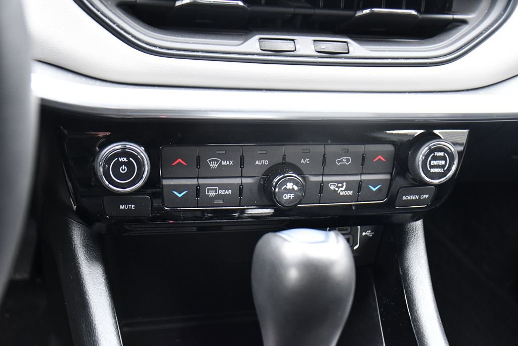 Used 2024 Jeep Compass Limited image 30