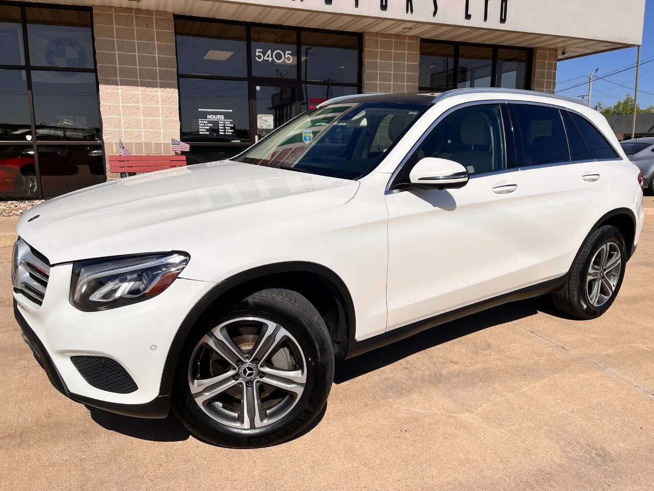 Used 2018 Mercedes-Benz GLC 300 4MATIC image 2