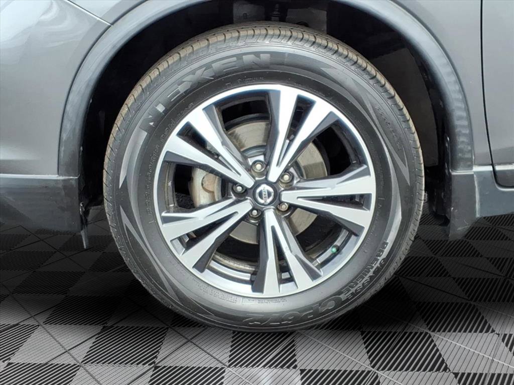 Used 2019 Nissan Rogue SV w/ Premium Package image 9